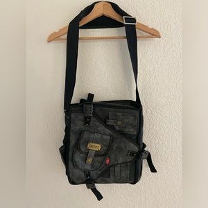 バッグ DIESEL messenger bag Men's Dsl 3D L-Duffle bag with extreme 3D logo | Black | Diesel